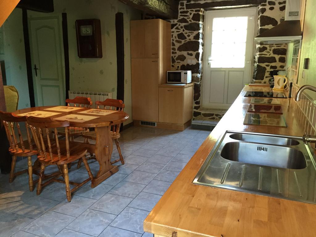 Gites Au Clos Du Lit Saint-Aaron Екстериор снимка