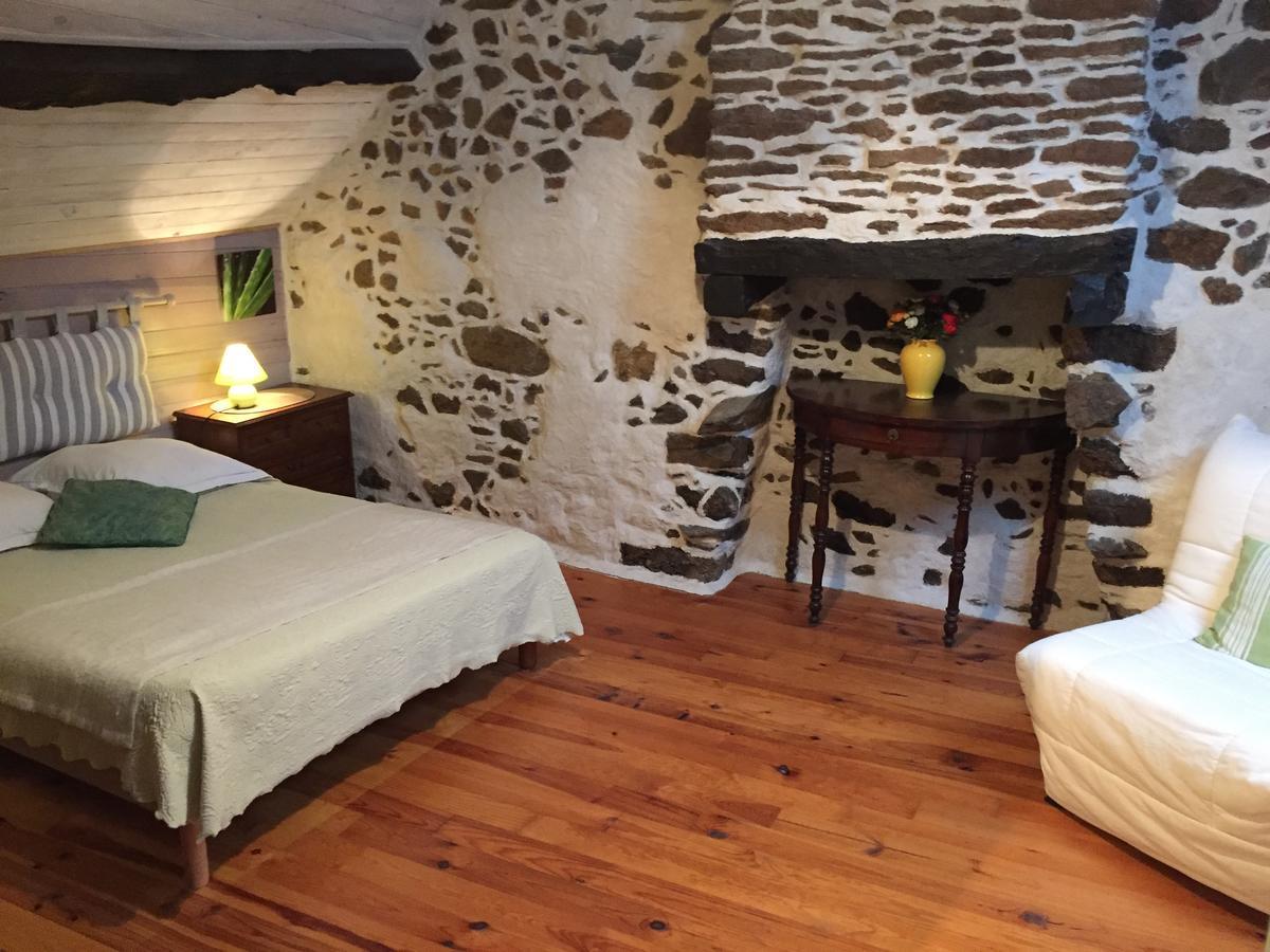 Gites Au Clos Du Lit Saint-Aaron Екстериор снимка
